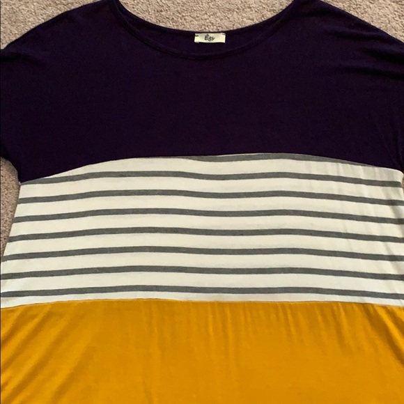 🌗 Short Sleeved Top Size S 🌓 - Picture 4 of 7